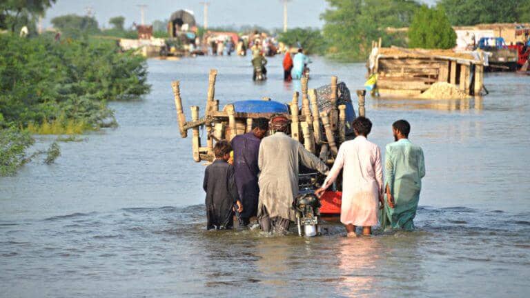 Pakistan dams and floods article