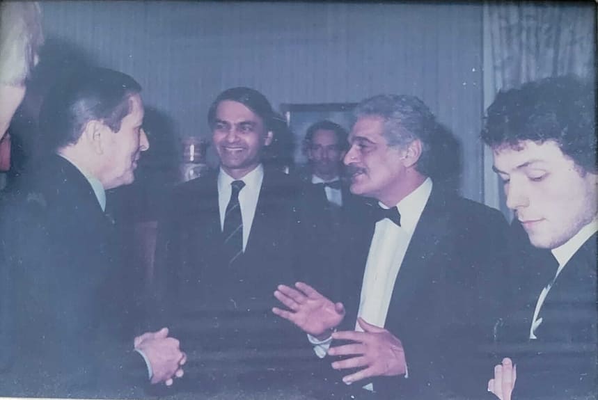 Left of Rizvi Dutch Prince Claus, right of Rizvi actor Omar Sharif, and right of Omar Sharif is Dutch actor Huub Stapel